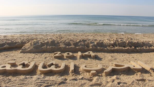 الأرض تحكي قصة على شاطئ بحر غزة - سبوتنيك عربي