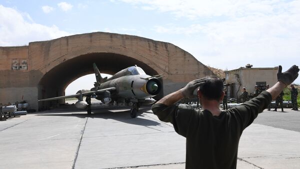 القوات الجوية السورية تستأنف الطيران الجوي من مطار القاعدة الجوية السورية الشعيرات، سوريا - سبوتنيك عربي
