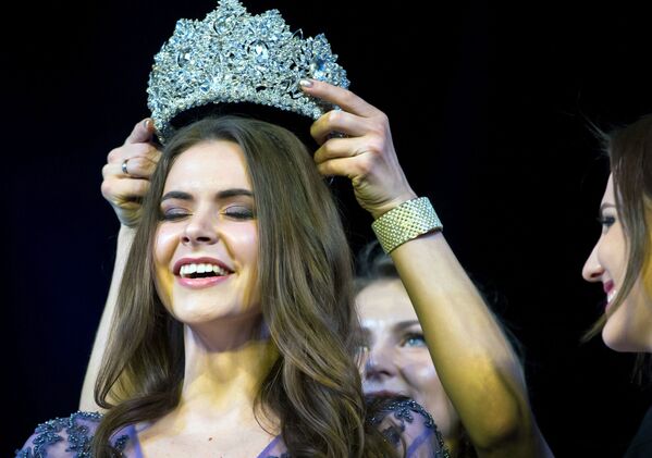 الفائزة بلقب ملكة جمال جمهورية القرم لعام 2017 أناستاسيا بوتشكوفا - سبوتنيك عربي