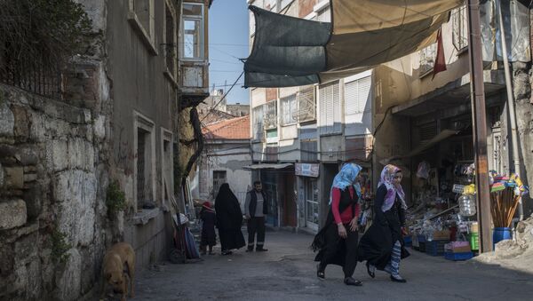 وفقاً لوزارة الهجرة التركية، تم تسجيل حوالي 107 ألف لاجئ سوري في إزمير. - سبوتنيك عربي