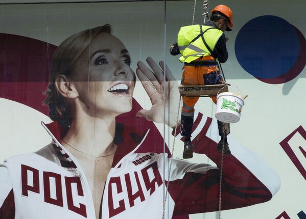 صورة إعلانية للرياضية الروسية تاتيانا نافكا وهي ترتدي الزي الرسمي للألعاب الأولمبياد الوطنية في موسكو، 19 يوليو/تموز 2016 - سبوتنيك عربي