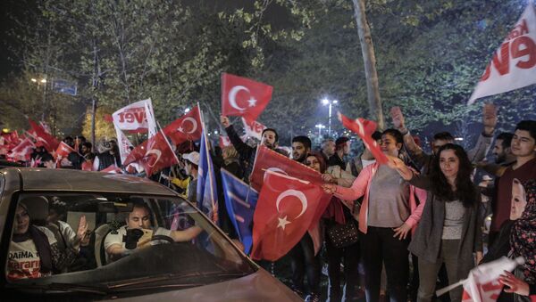 المظاهرات بعد الاستفتاء الدستوري في تركيا - سبوتنيك عربي