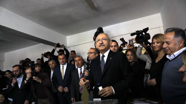 زعيم حزب الشعب الجمهوري التركي المعارض خلال الاستفتاء - سبوتنيك عربي