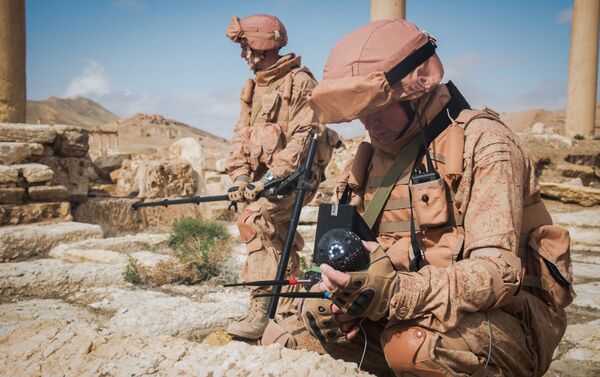فريق لإزالة الألغام التابع للقوات العسكرية الروسية في تدمر، سوريا - سبوتنيك عربي