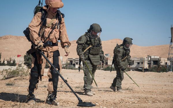 فريق لإزالة الألغام التابع للقوات العسكرية الروسية في تدمر، سوريا - سبوتنيك عربي