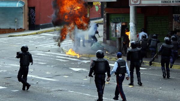 احتجاجات ومظاهرات مناهضة لحكومة فنزويلا في كاراكاس، 19 أبريل/ نيسان 2017 - سبوتنيك عربي