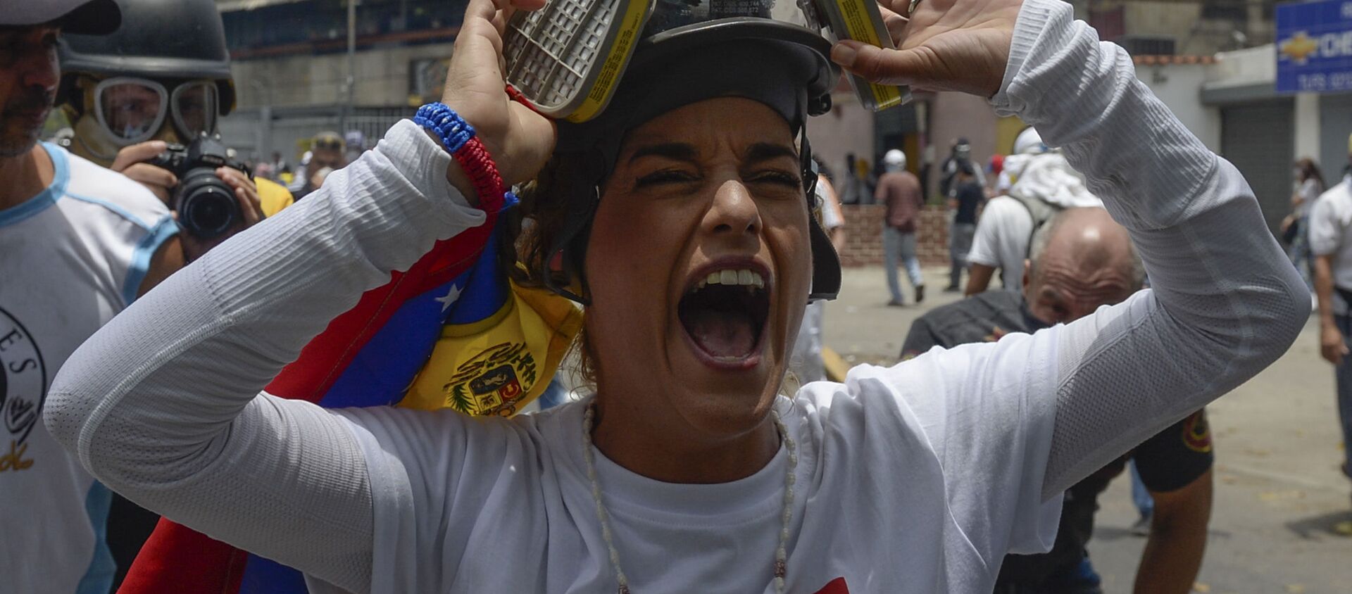 احتجاجات ومظاهرات مناهضة لحكومة فنزويلا في كاراكاس، 19 أبريل/ نيسان 2017 - سبوتنيك عربي, 1920, 08.05.2018
