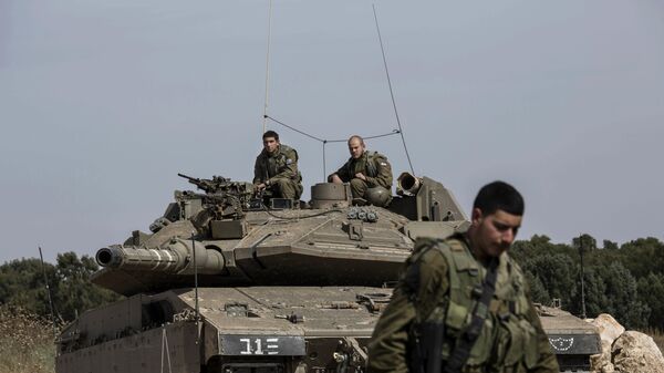 الجيش الإسرائيلي على الحدود مع قطاع غزة - سبوتنيك عربي
