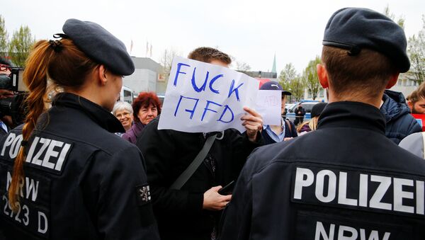 الشرطة الألمانية تطوق متظاهرين ضد الحزب المناهض للمهاجرين - سبوتنيك عربي
