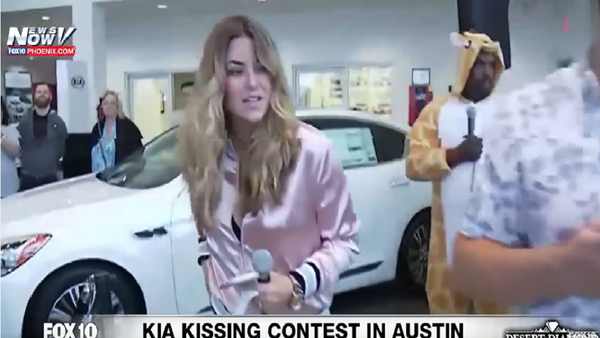 سيدة تفوز بسيارة بعد تقبيلها - سبوتنيك عربي