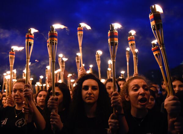 مسيرة الشعلة في العاصمة يريفان، لإحياء ذكرى الإبادة الجماعية للأرمن في عهد الدولة العثمانية عام 1915، أرمينيا - سبوتنيك عربي