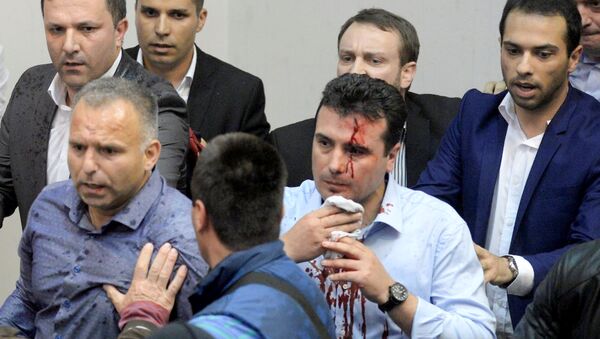 زعيم معارضة مقدونيا زوران زايف بعد تعرضه لاعتداء - سبوتنيك عربي