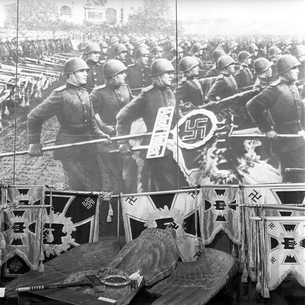 عرض النصر الأول (المعروف بعيد النصر) أقيم على الساحة الحمراء في موسكو، 24 يونيو/ حزيران 1945 - سبوتنيك عربي
