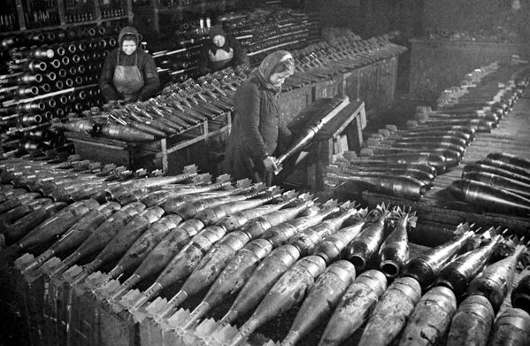 الحرب الوطنية العظمى (1941-1945) - النساء بمصنع موسكو لإنتاج الألغام، عام 1942 - سبوتنيك عربي