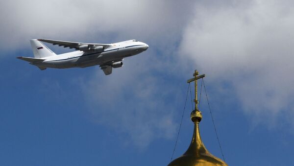 تدريبات العرض الجوي العسكري بمناسبة عيد النصر - طائرة للنقل البعيد من طراز أ إن-124-100 (روسلان) تحلق فوق الساحة الحمراء في موسكو - سبوتنيك عربي