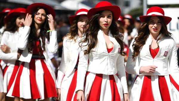 غريد-غيرلز - الفتيات المشاركات في مراسم افتتاح بطولة كأس الجائزة الكبرى فورمولا-1 في سوتشي، روسيا - سبوتنيك عربي
