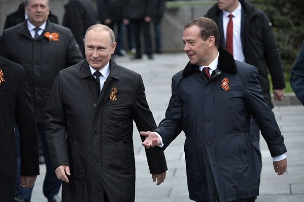 الرئيس الروسي فلاديمير بوتين ورئيس الحكومة دميتري ميدفيديف - سبوتنيك عربي