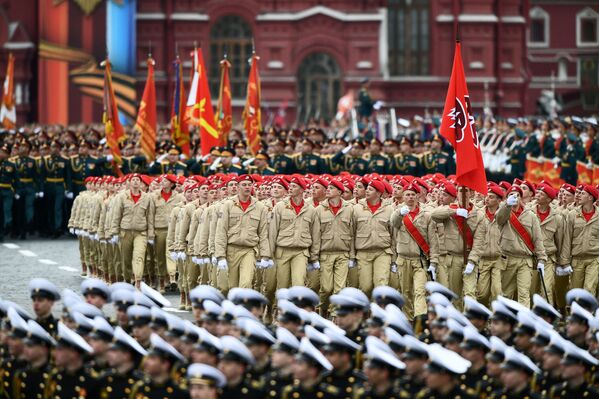 العرض العسكري في الساحة الحمراء في موسكو بمناسبة الذكرى الـ72 للحرب على النازية - سبوتنيك عربي