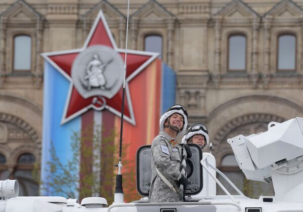 العرض العسكري في الساحة الحمراء في موسكو بمناسبة الذكرى الـ72 للحرب على النازية - سبوتنيك عربي