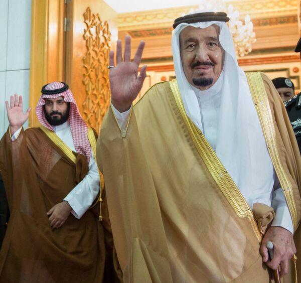 الملك السعودي سلمان عبد العزيز مع وزير الدفاع السعودي الأمير محمد بن سلمان في الرياض في 5 أبريل، 2017 الملك السعودي سلمان عبد العزيز مع وزير الدفاع السعودي الأمير محمد بن سلمان في الرياض في 5 أبريل، 2017 - سبوتنيك عربي