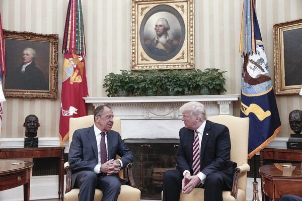 لقاء الرئيس الأمريكي دونالد ترامب ووزير الخارجية الروسي سيرغي لافروف في واشنطن، الولايات المتحدة 10 مايو/ أيار 2017 - سبوتنيك عربي