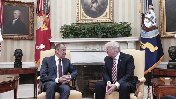 لقاء الرئيس الأمريكي دونالد ترامب ووزير الخارجية الروسي سيرغي لافروف في واشنطن، الولايات المتحدة 10 مايو/ آيار 2017 - سبوتنيك عربي