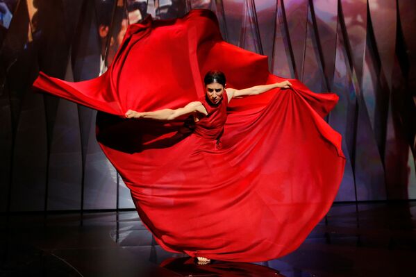 الراقصة الإسبانية لانكا لي خلال مراسم افتتاح الدورة الـ70 لمهرجان كان السينمائي، فرنسا 17 مايو/ أيار 2017 - سبوتنيك عربي