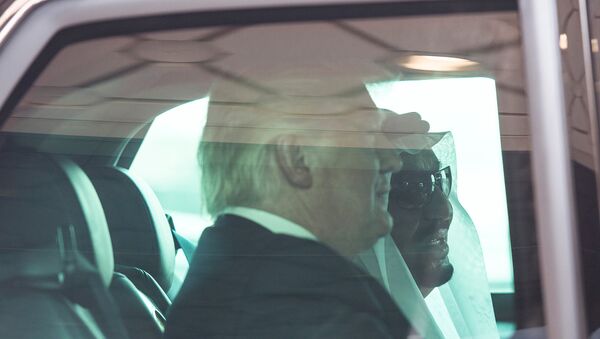 ترامب وسلمان في السيارة الرئاسية المدرعة - سبوتنيك عربي
