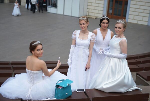 المشاركون في حفل فيينا للرقص في قصر الضيافة بموسكو - سبوتنيك عربي