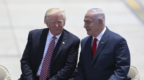 الرئيس دونالد ترامب ورئيس الوزراء الإسرائيلي بنيامين نتنياهو في تل أبيب، 22 مايو/ آيار 2017 - سبوتنيك عربي