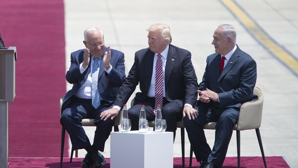 الرئيس دونالد ترامب ورئيس الوزراء الإسرائيلي بنيامين نتنياهو في تل أبيب، 22 مايو/ آيار 2017 - سبوتنيك عربي