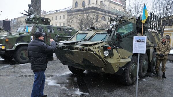 Бронетранспортер БТР - 4 на выставке вооружения армии Украины во Львове - سبوتنيك عربي