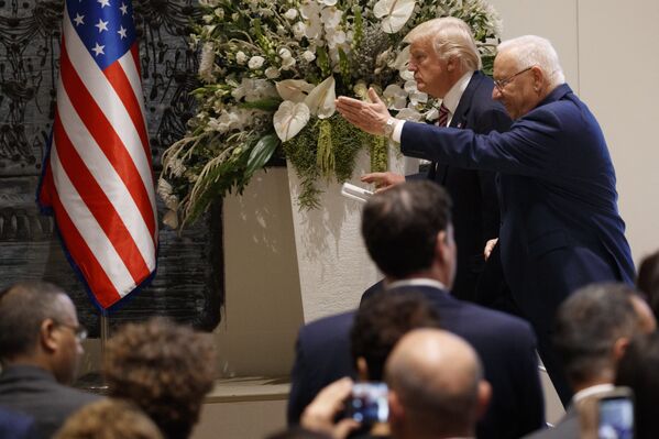 الرئيس الأمريكي دونالد ترامب والرئيس الإسرائيلي رؤوفين ريفلين في القدس، 22 مايو/ أيار 2017 - سبوتنيك عربي