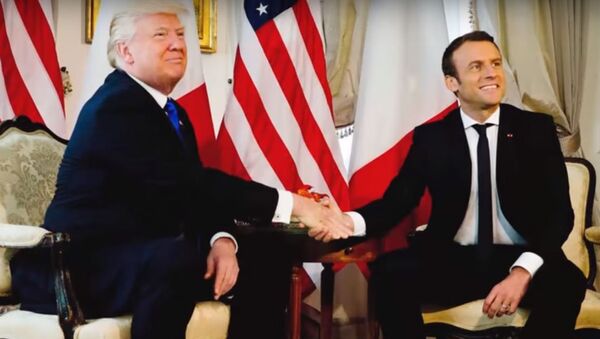 الرئيس الفرنسي إيمانويل ماكرون والرئيس الأمريكي دونالد ترامب - سبوتنيك عربي