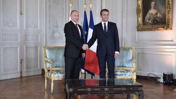 الرئيس الروسي فلاديمير بوتين والرئيس الفرنسي إيمانويل ماكرون في باريس - سبوتنيك عربي