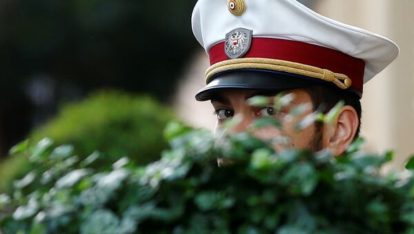 جندي سويسري يحرس اجتماع أوبك في فيينا - سبوتنيك عربي