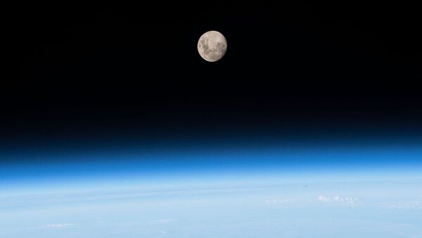 صورة لجار كوكب الأرض - القمر من على متن مركبة الفضاء الدولية - سبوتنيك عربي