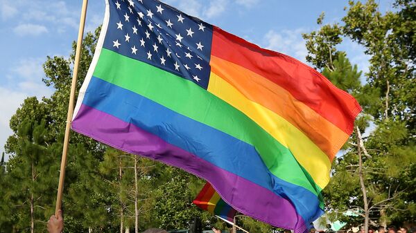 علم المثلية الجنسية مع علم الولايات المتحدة - سبوتنيك عربي