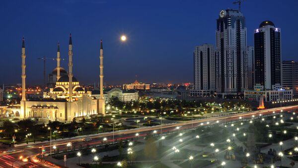 مشهد يطل لمسجد أحمد قاديروف (قلب الشيشان) ولناطحات سحاب غروزني سيتي في مدينة غروزني - سبوتنيك عربي