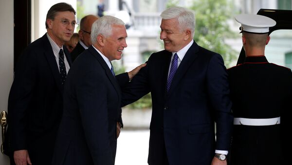 نائب الرئيس الأمريكي يستقبل رئيس وزراء الجبل الأسود - سبوتنيك عربي