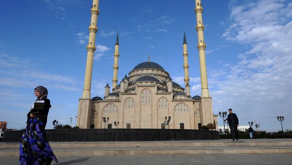 مسجد قلب الشيشان (باسم أحمد قاديروف) في مدينة غروني - سبوتنيك عربي