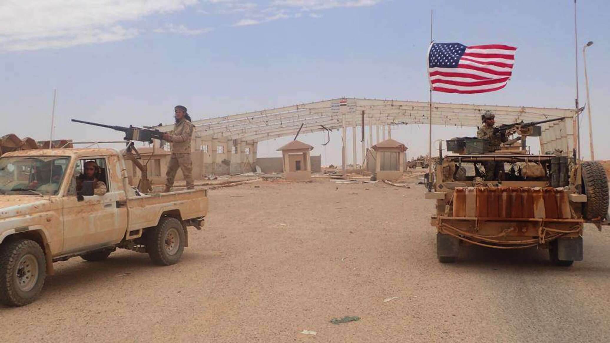 الاستخبارات الروسية: واشنطن تخطط لنقل عشرات الشاحنات إلى الإرهابيين في سوريا