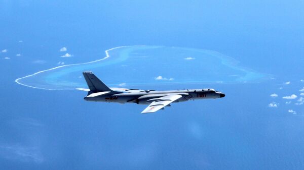 قاذفة قنابل صينية فوق بحر الصين الجنوبي - سبوتنيك عربي