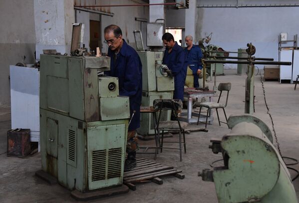 مصنع لإنتاج وإصلاح البنادق والمدافع في محافظة حماة، سوريا - سبوتنيك عربي