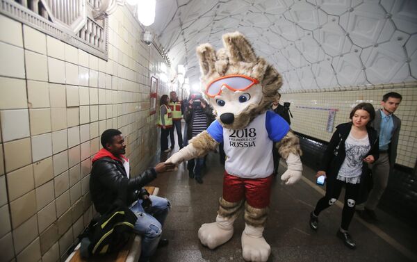 تميمة كأس العالم 2018 في مترو موسكو - سبوتنيك عربي