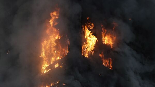 حريق هائل في لندن، 14 يونيو/ حزيران 2017 - سبوتنيك عربي