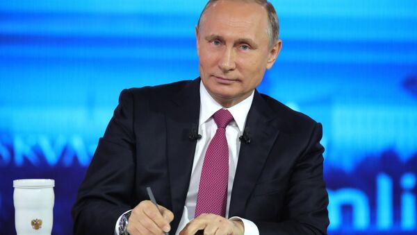 الرئيس الروسي فلاديمير بوتين يجيب على أسئلة المواطنين، البث المباشر، 15 يونيو/ حزران 2017 - سبوتنيك عربي