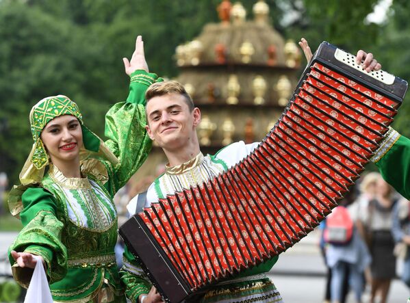 مهرجان ساموفارفيست في موسكو بحديقة إرميتاج - سبوتنيك عربي