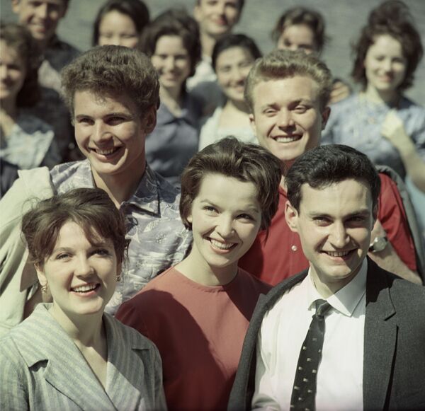 مجموعة من الطالبات في الستينات - سبوتنيك عربي
