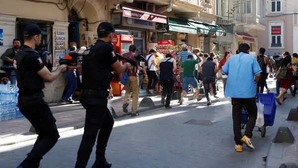 الشرطة تفرق مسيرة المتحولين جنسيا في إسطنبول - سبوتنيك عربي